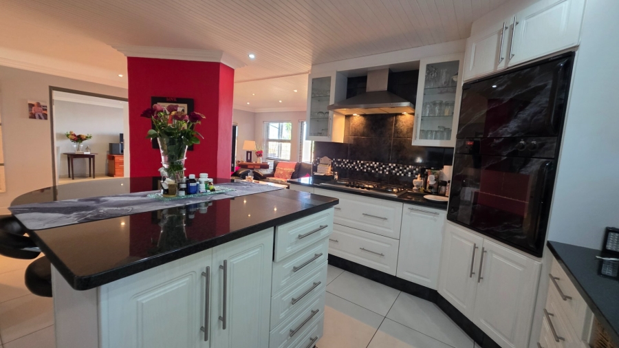 3 Bedroom Property for Sale in Hartenbos Central Western Cape